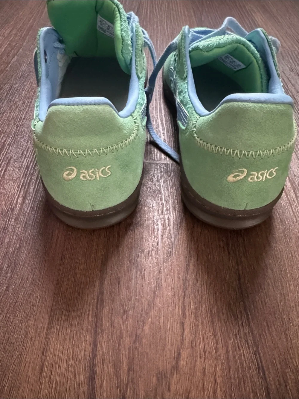 ASICS Mens Light Green and Light Blue Lace-Up Sneakers. M8.5